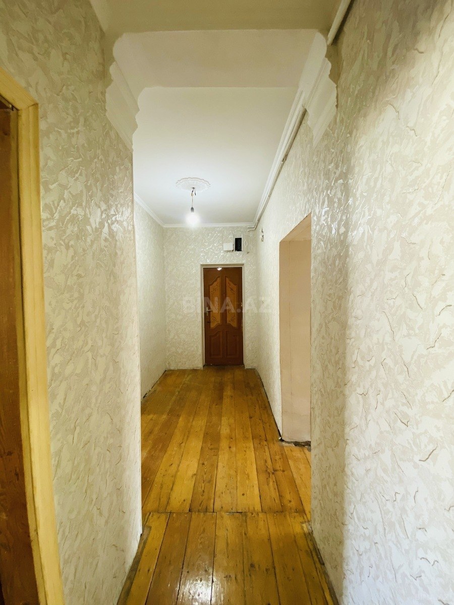 4 otaqlı Köhnə tikili, Xalqlar Dostluğu m., Bakı