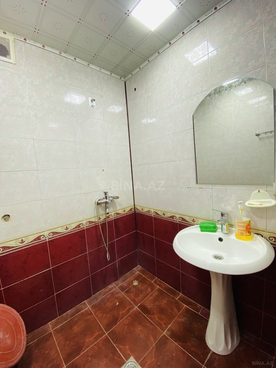 4 otaqlı Köhnə tikili, Xalqlar Dostluğu m., Bakı