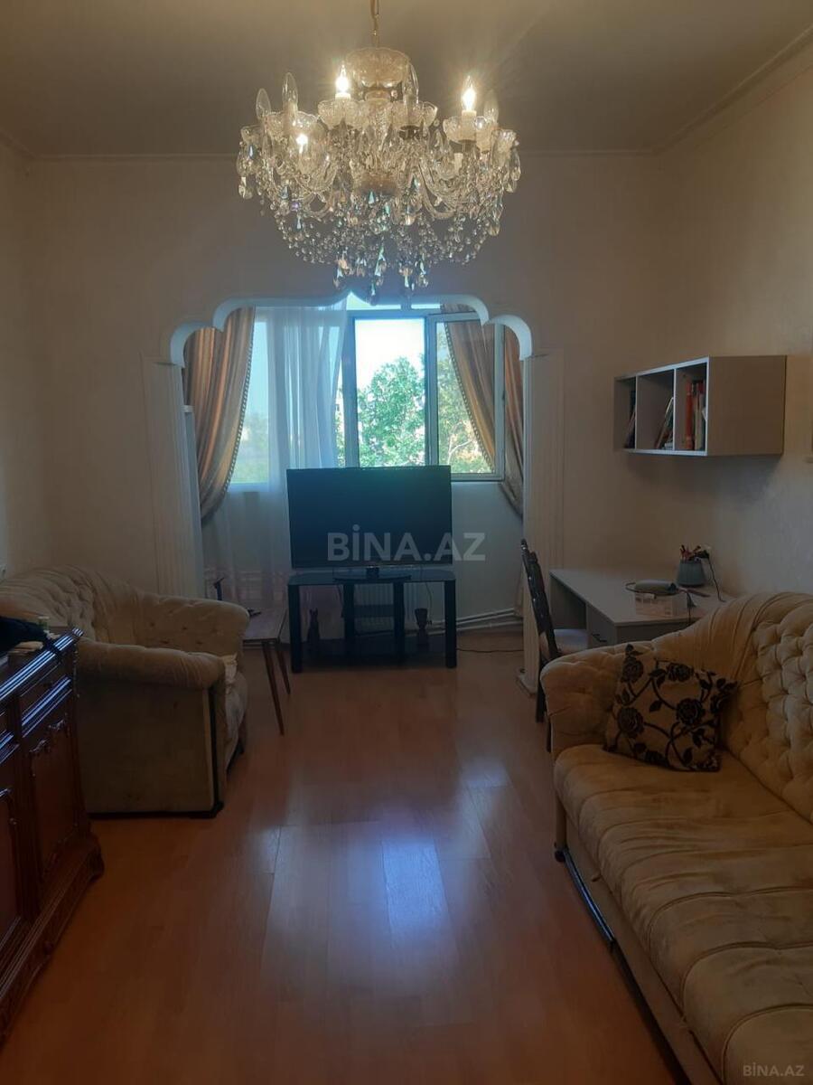 4 otaqlı Köhnə tikili, Memar Əcəmi m., Bakı