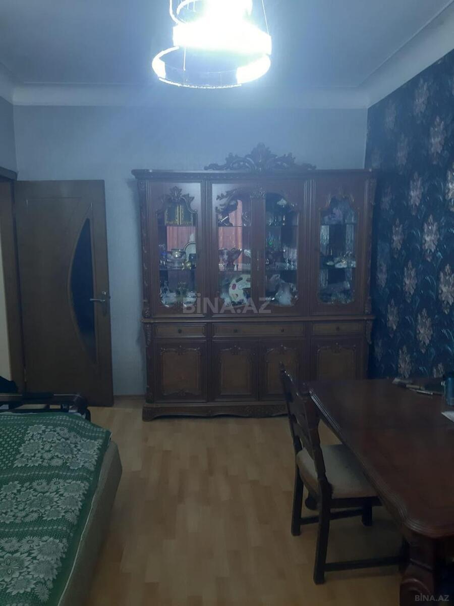4 otaqlı Köhnə tikili, Memar Əcəmi m., Bakı