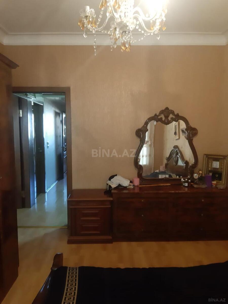4 otaqlı Köhnə tikili, Memar Əcəmi m., Bakı