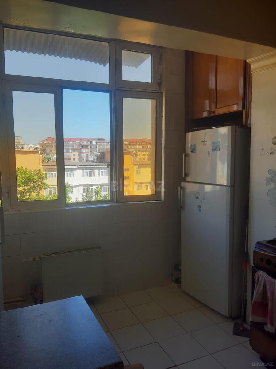 4 otaqlı Köhnə tikili, Memar Əcəmi m., Bakı