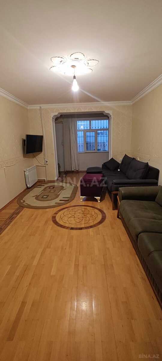 3 otaqlı Köhnə tikili, 8-ci mikrorayon q., Bakı