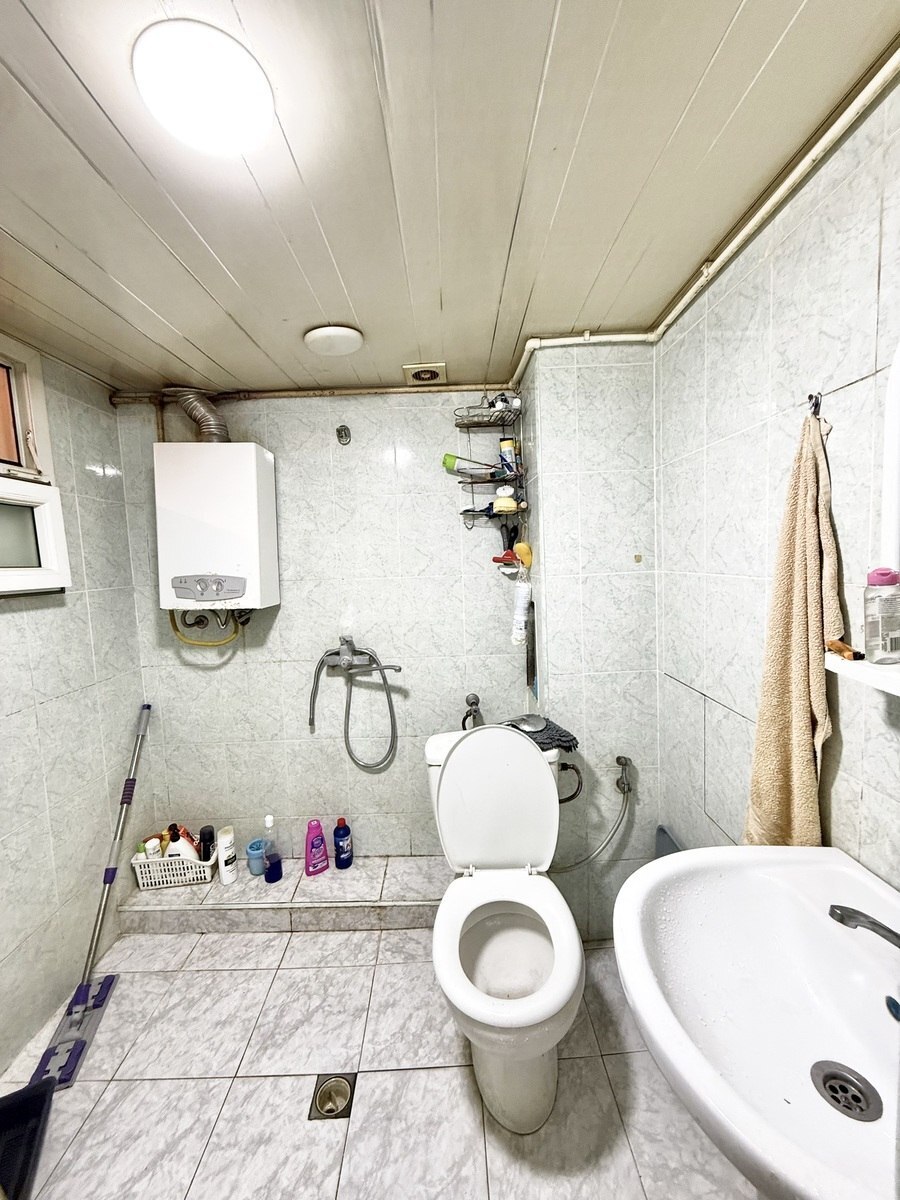 2 otaqlı Köhnə tikili, Qara Qarayev m., Bakı