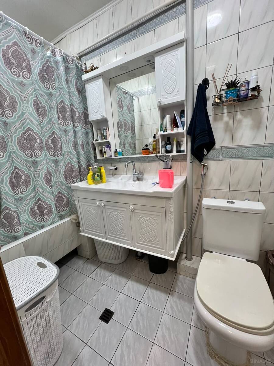 3 otaqlı Köhnə tikili, Şah İsmayıl Xətai m., Bakı