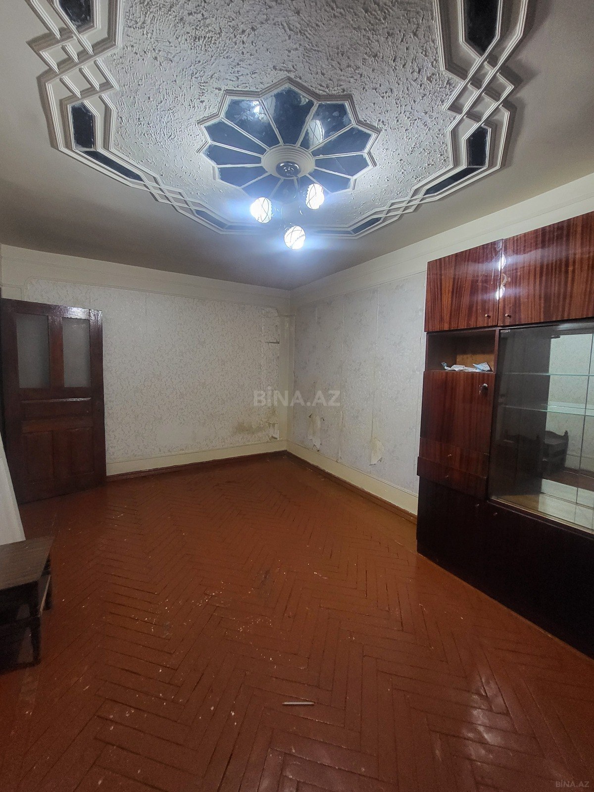 1 otaqlı Köhnə tikili, Neftçilər m., Bakı