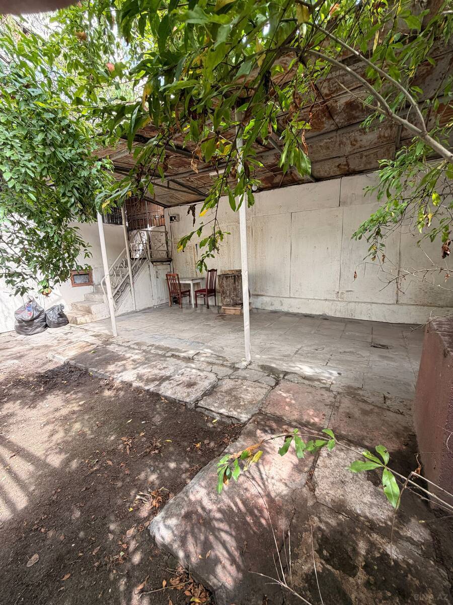 3 otaqlı Köhnə tikili, Memar Əcəmi m., Bakı