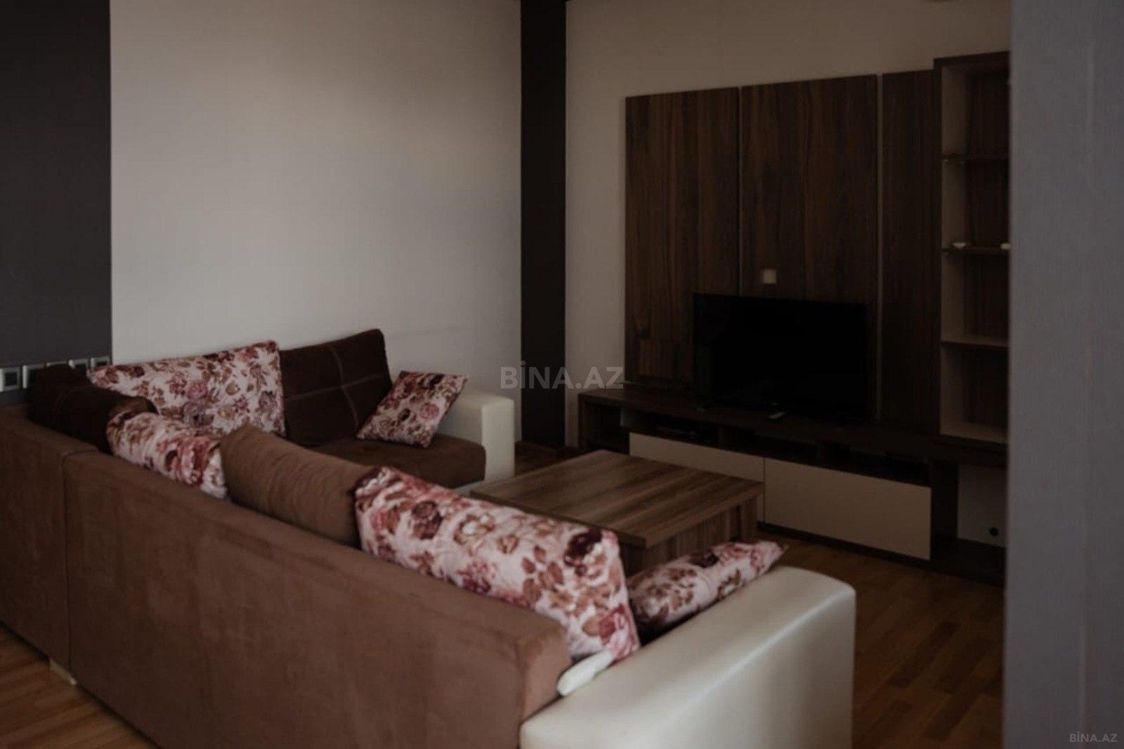 3 otaqlı Yeni tikili, Şah İsmayıl Xətai m., Bakı