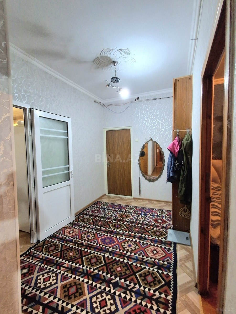 5 otaqlı Köhnə tikili, Xalqlar Dostluğu m., Bakı