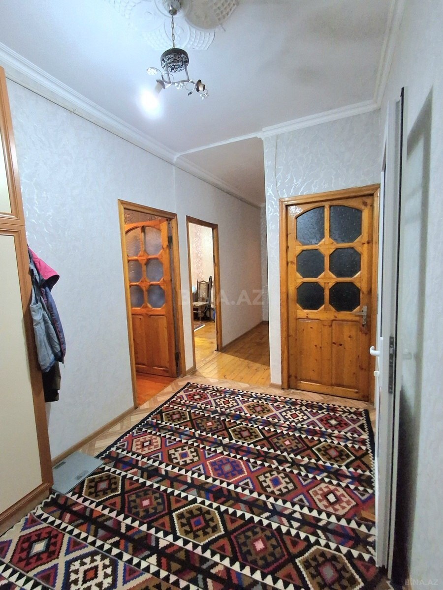 5 otaqlı Köhnə tikili, Xalqlar Dostluğu m., Bakı