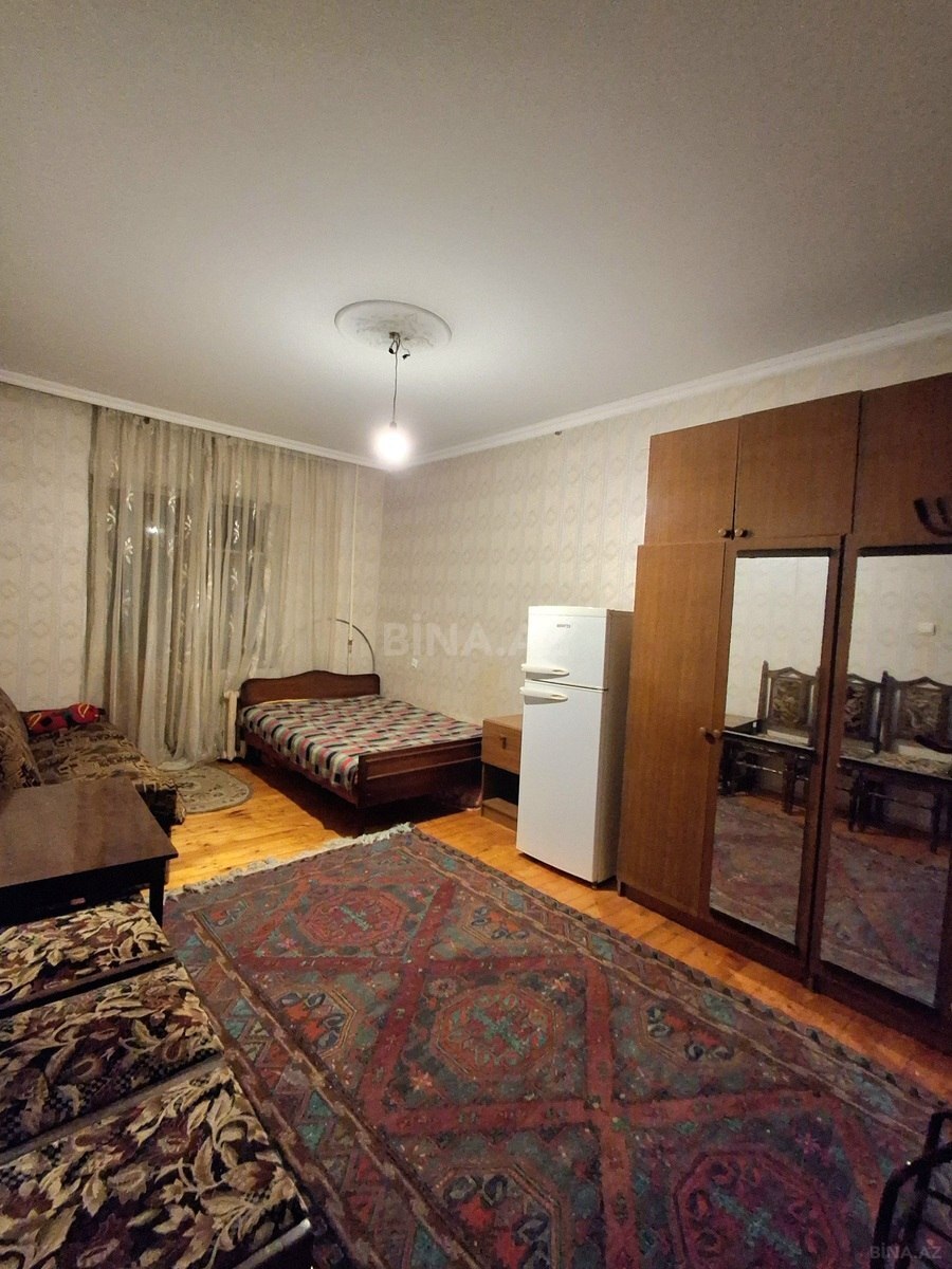 5 otaqlı Köhnə tikili, Xalqlar Dostluğu m., Bakı