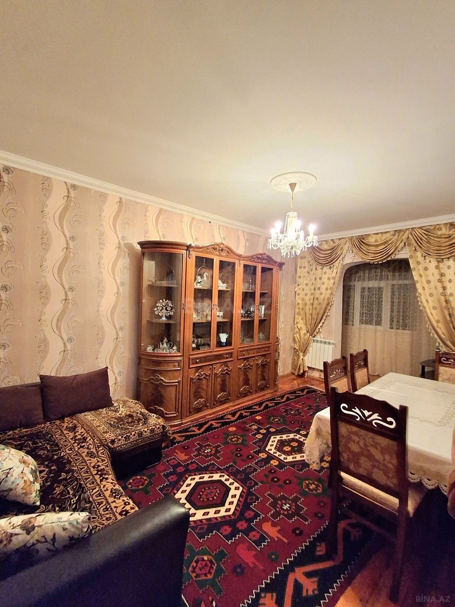 5 otaqlı Köhnə tikili, Xalqlar Dostluğu m., Bakı