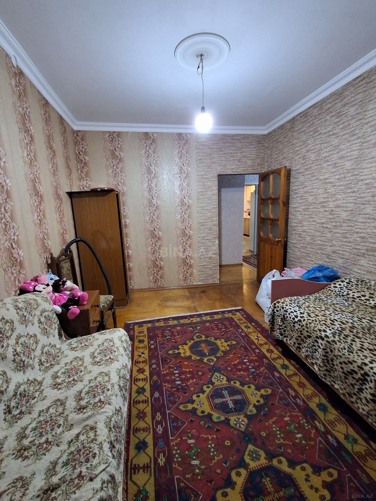 5 otaqlı Köhnə tikili, Xalqlar Dostluğu m., Bakı