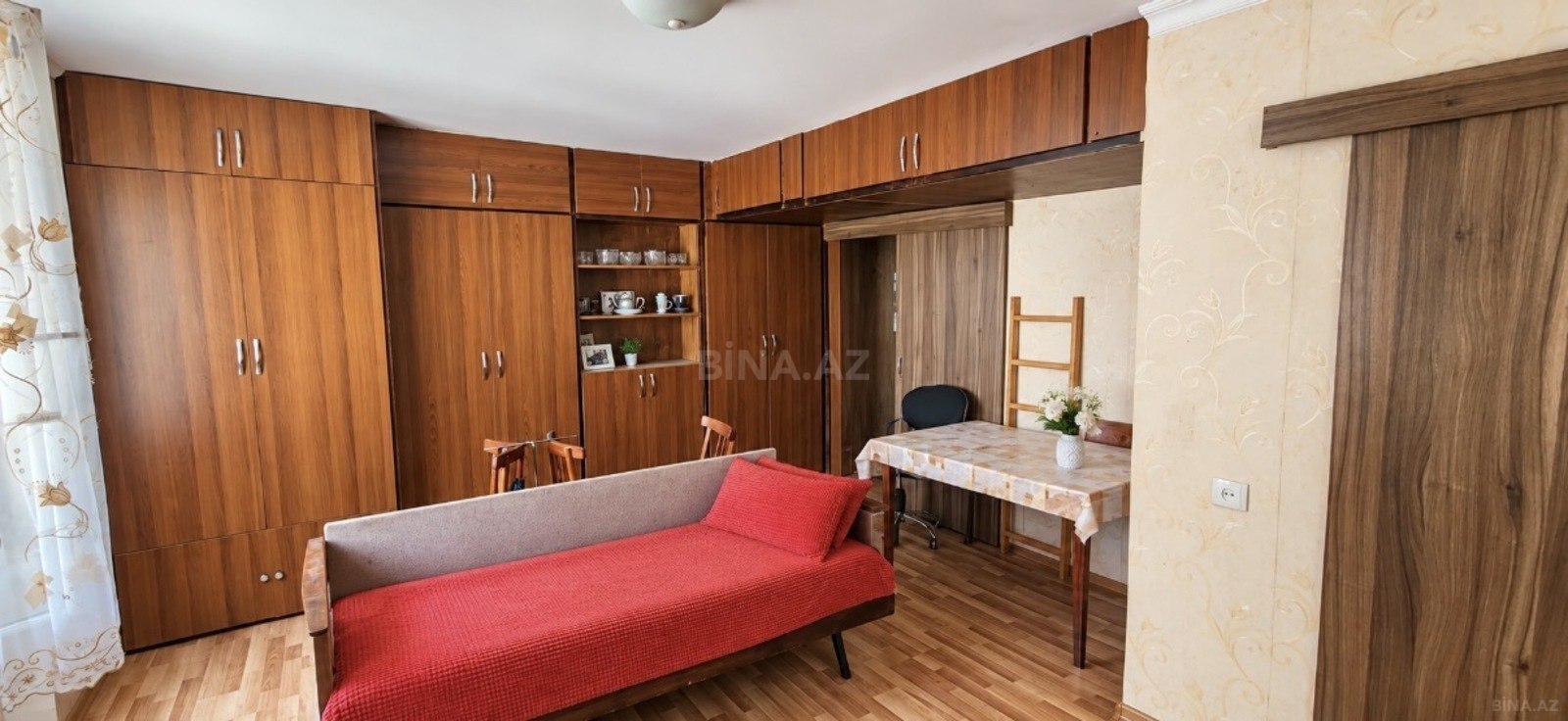 2 otaqlı Köhnə tikili, Elmlər Akademiyası m., Bakı