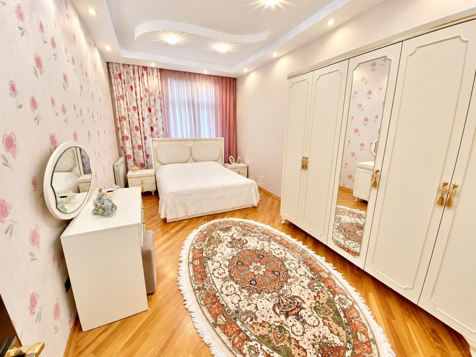 4 otaqlı Yeni tikili, 8 Noyabr m., Bakı