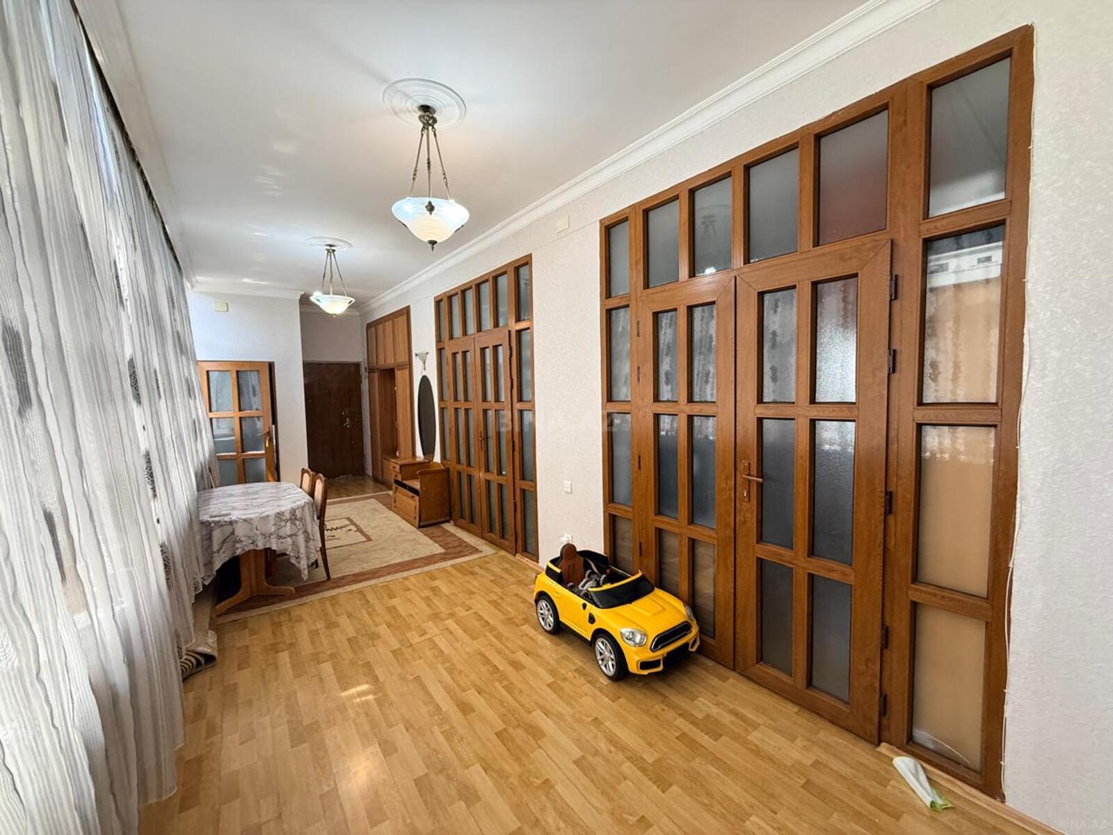 3 otaqlı Köhnə tikili, Sahil m., Bakı