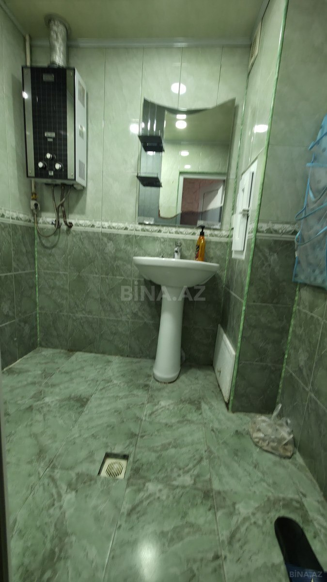 3 otaqlı Köhnə tikili, Bakıxanov q., Bakı