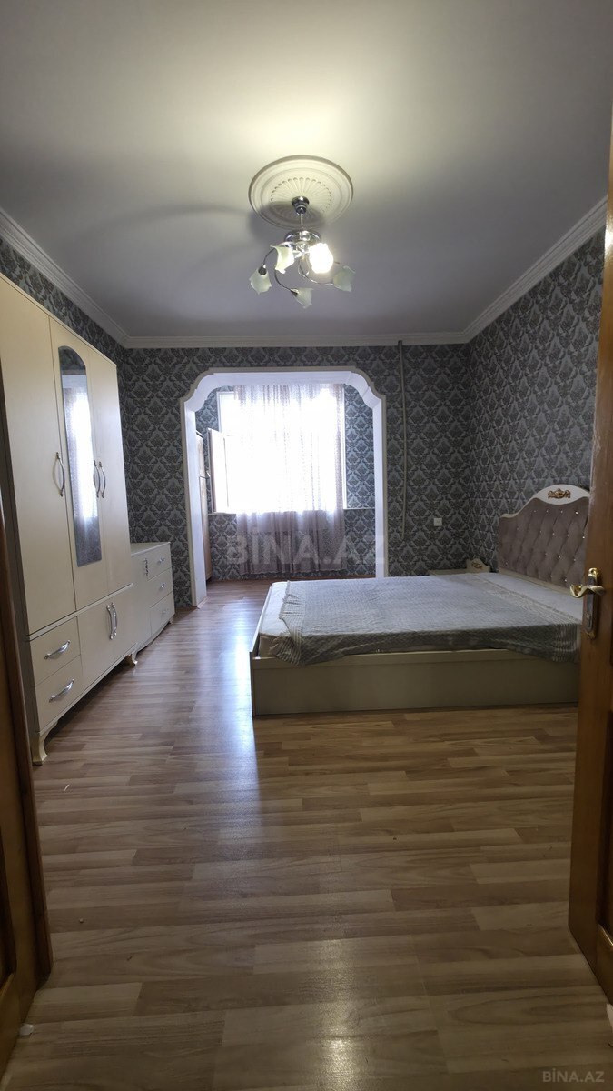 3 otaqlı Köhnə tikili, Bakıxanov q., Bakı