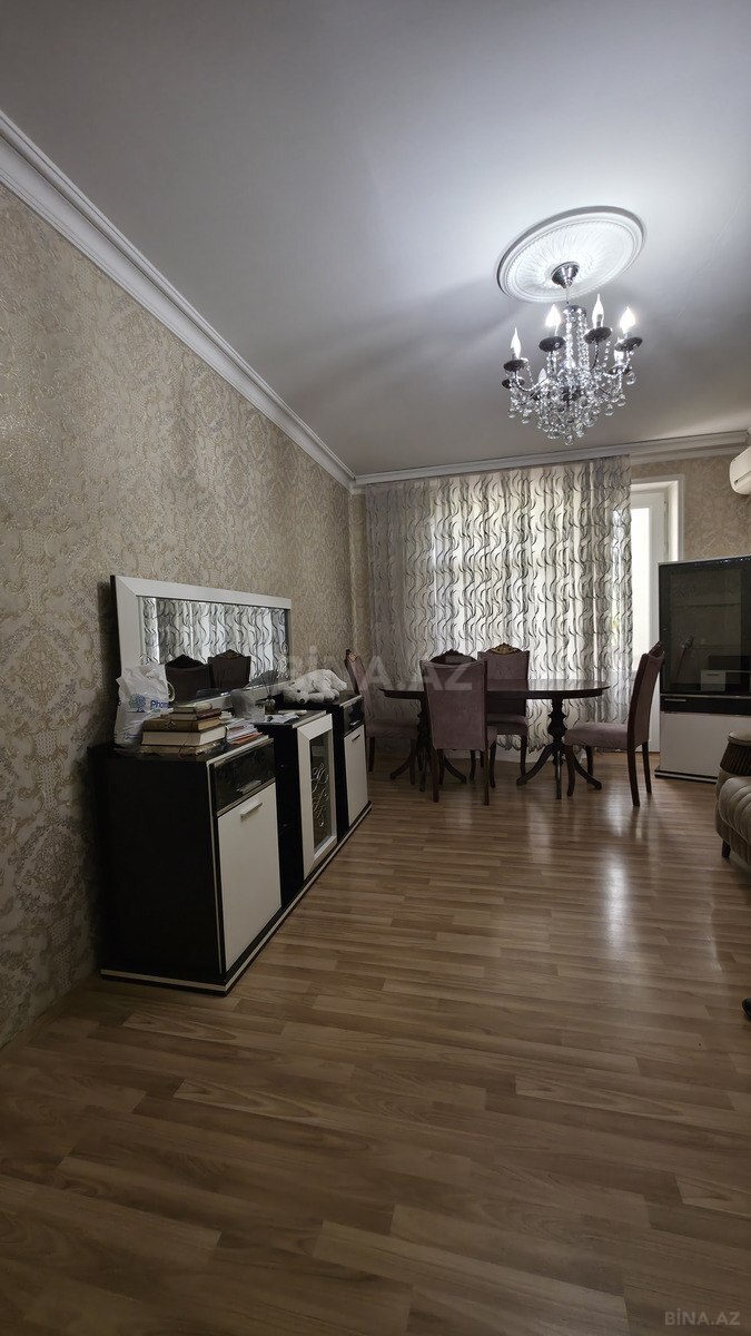3 otaqlı Köhnə tikili, Bakıxanov q., Bakı