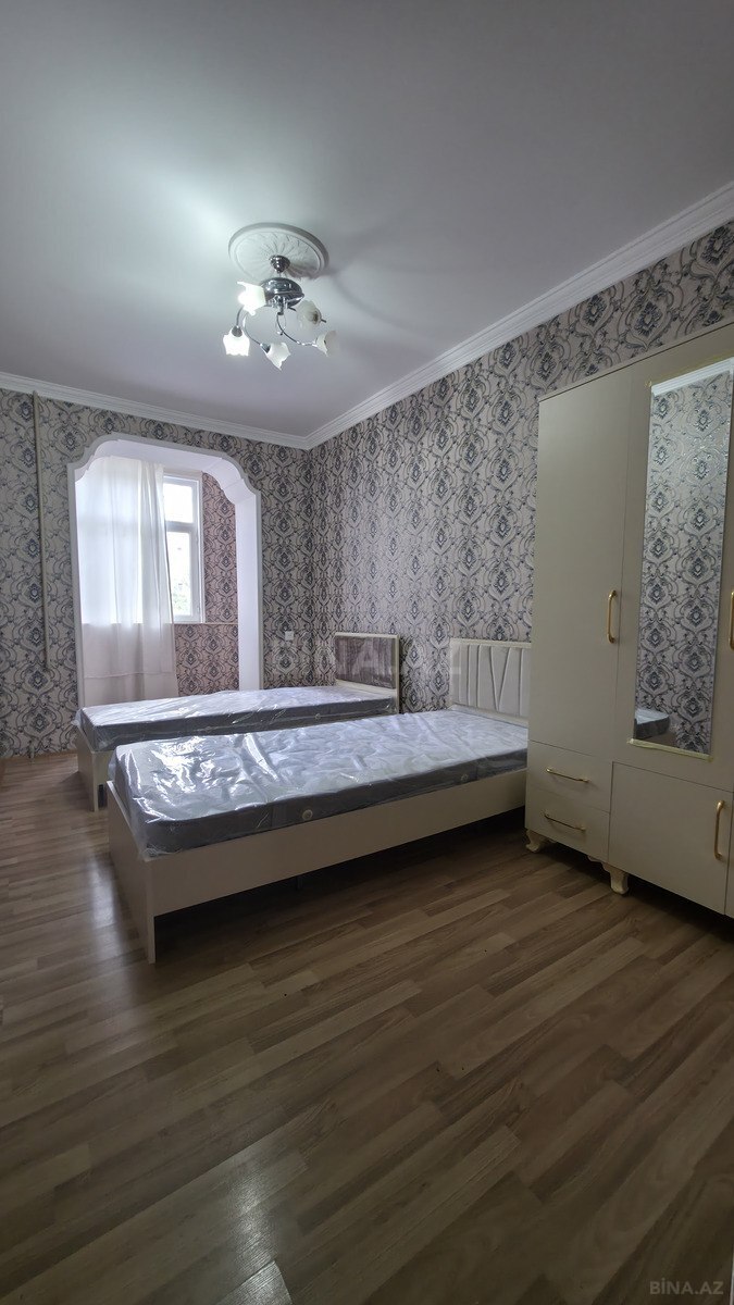 3 otaqlı Köhnə tikili, Bakıxanov q., Bakı