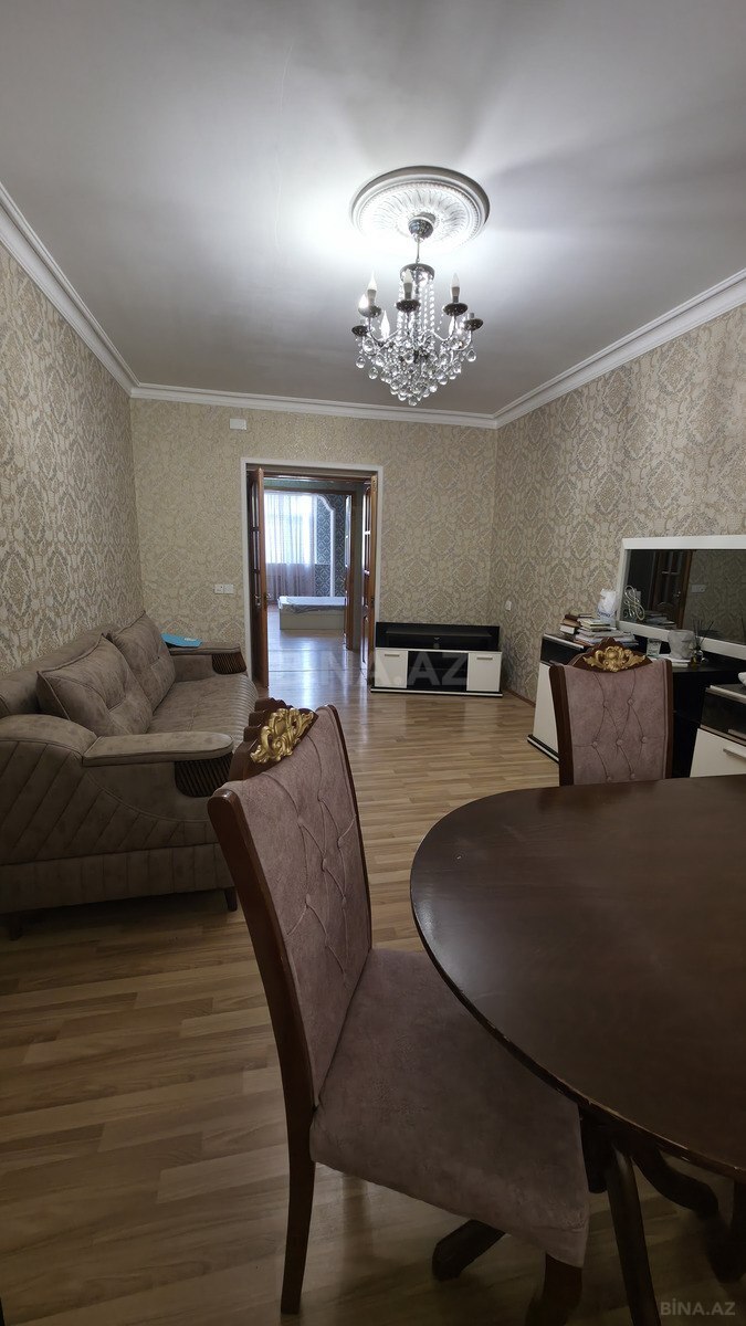 3 otaqlı Köhnə tikili, Bakıxanov q., Bakı
