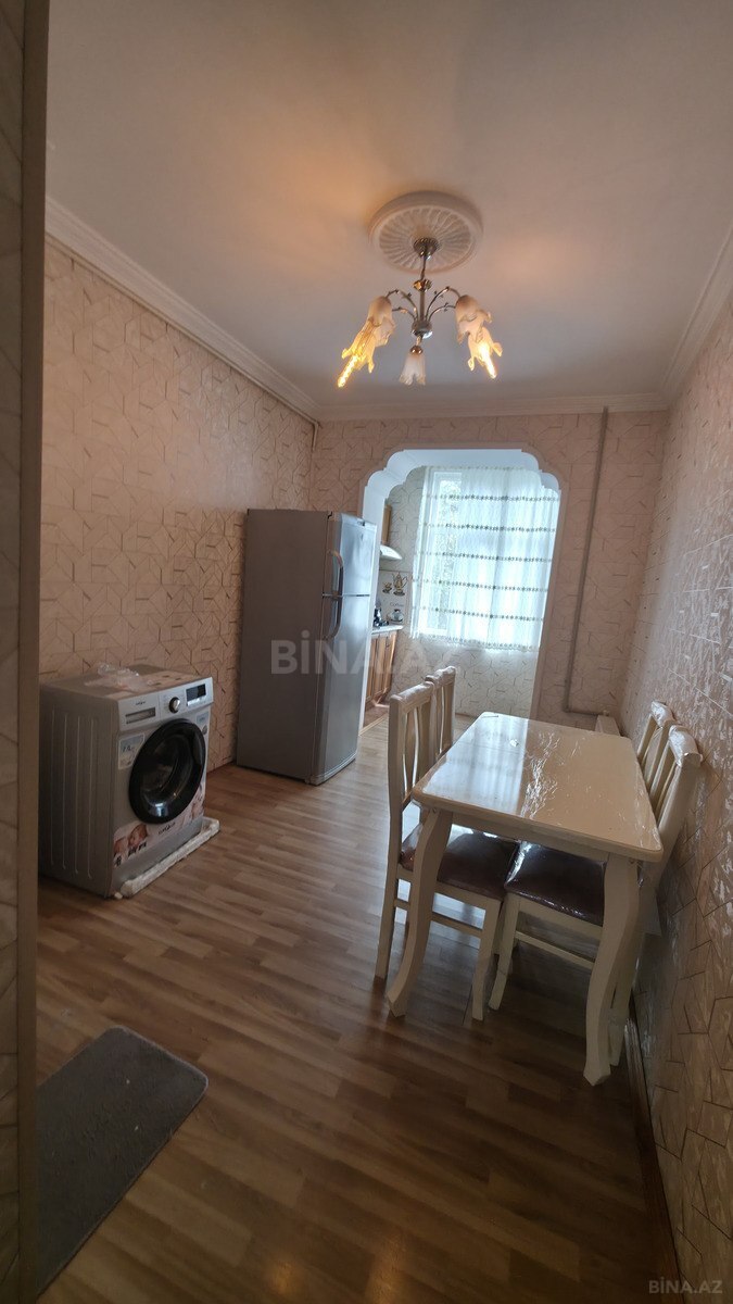 3 otaqlı Köhnə tikili, Bakıxanov q., Bakı