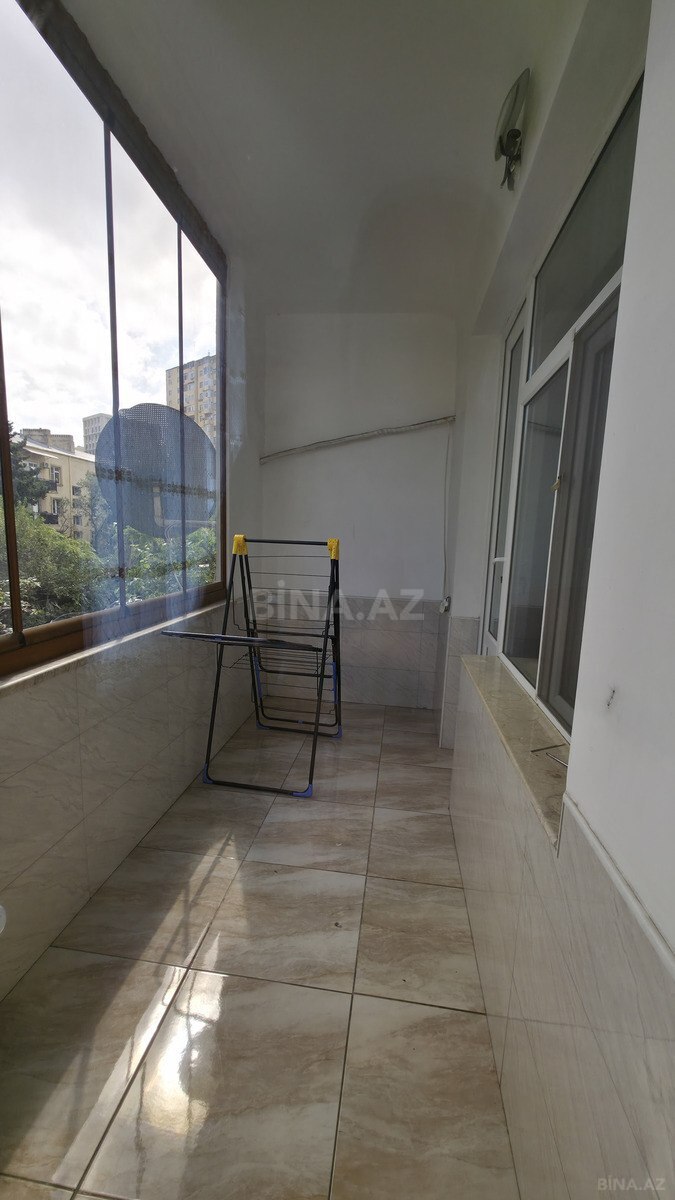 3 otaqlı Köhnə tikili, Bakıxanov q., Bakı