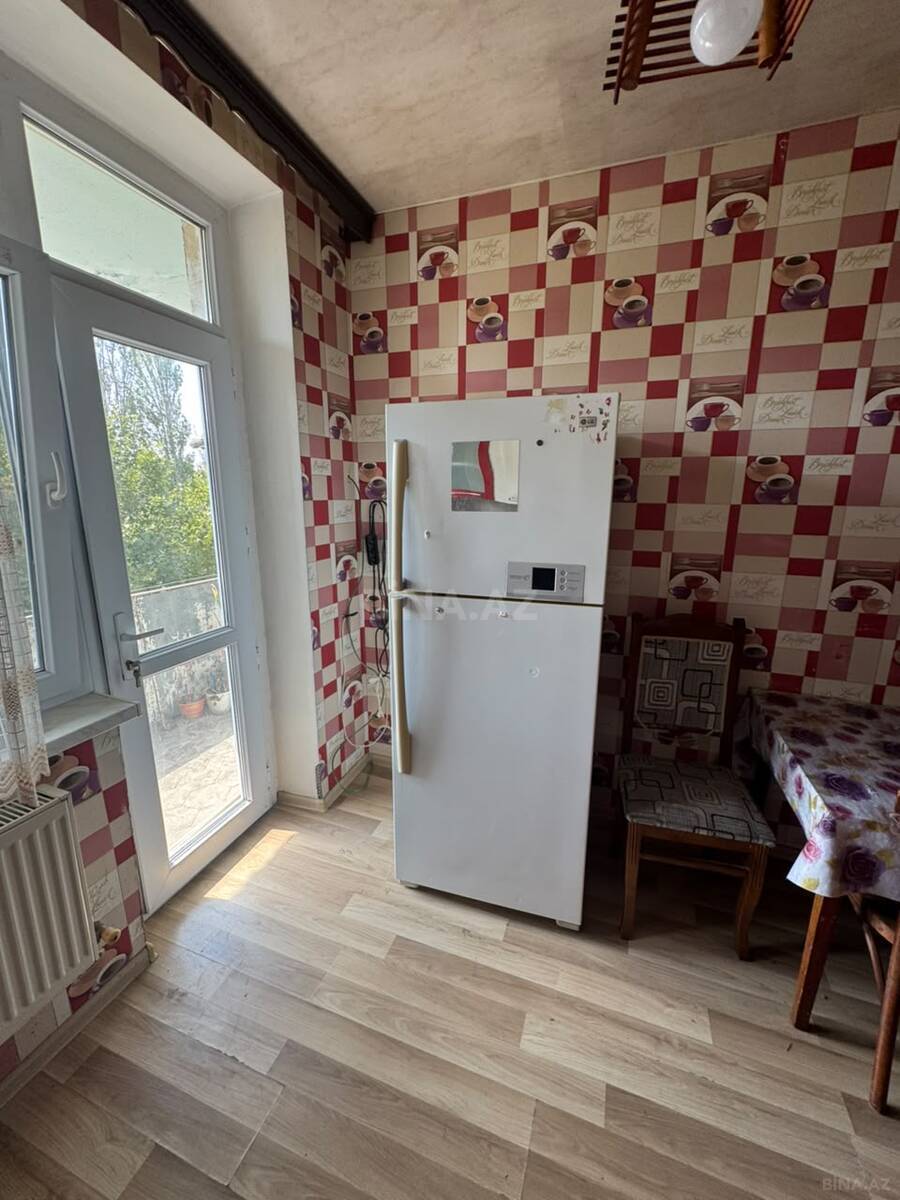 3 otaqlı Köhnə tikili, Bakıxanov q., Bakı