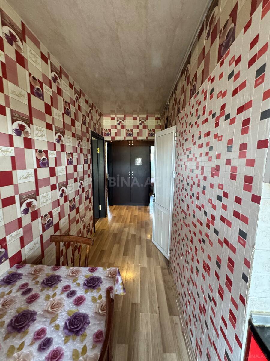 3 otaqlı Köhnə tikili, Bakıxanov q., Bakı