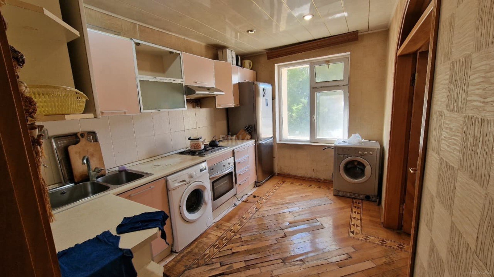 3 otaqlı Köhnə tikili, Elmlər Akademiyası m., Bakı