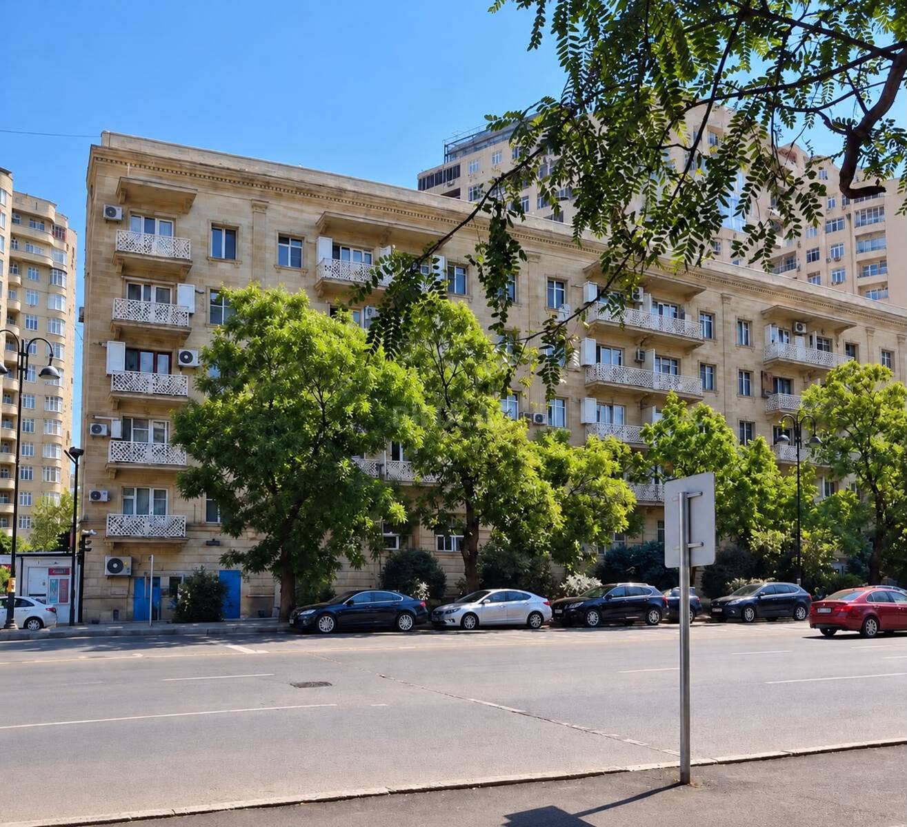 3 otaqlı Köhnə tikili, Elmlər Akademiyası m., Bakı