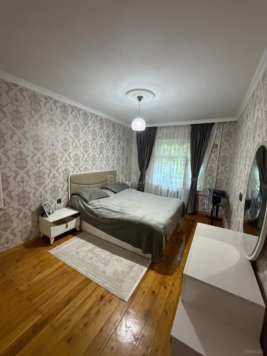 4 otaqlı Köhnə tikili, 7-ci mikrorayon q., Bakı