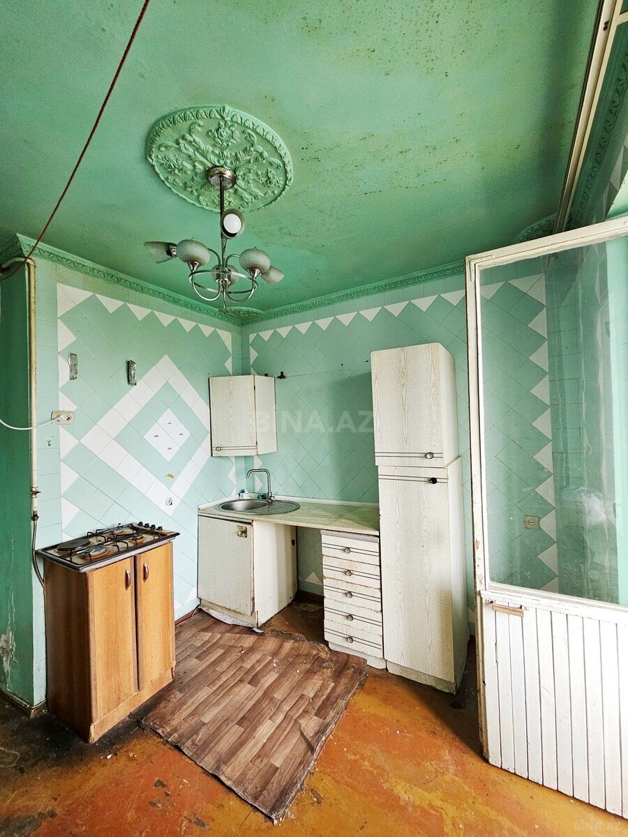 3 otaqlı Köhnə tikili, Neftçilər m., Bakı