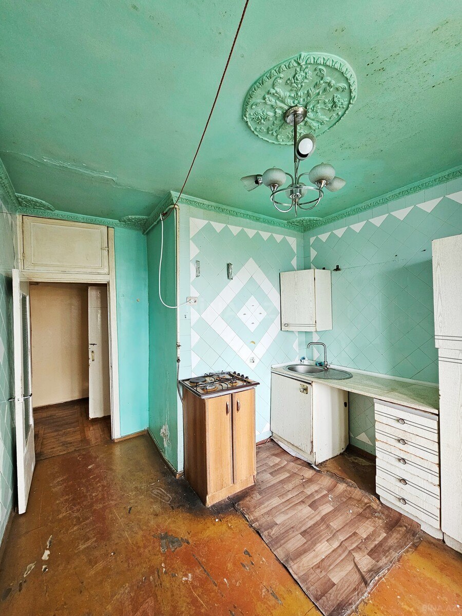 3 otaqlı Köhnə tikili, Neftçilər m., Bakı