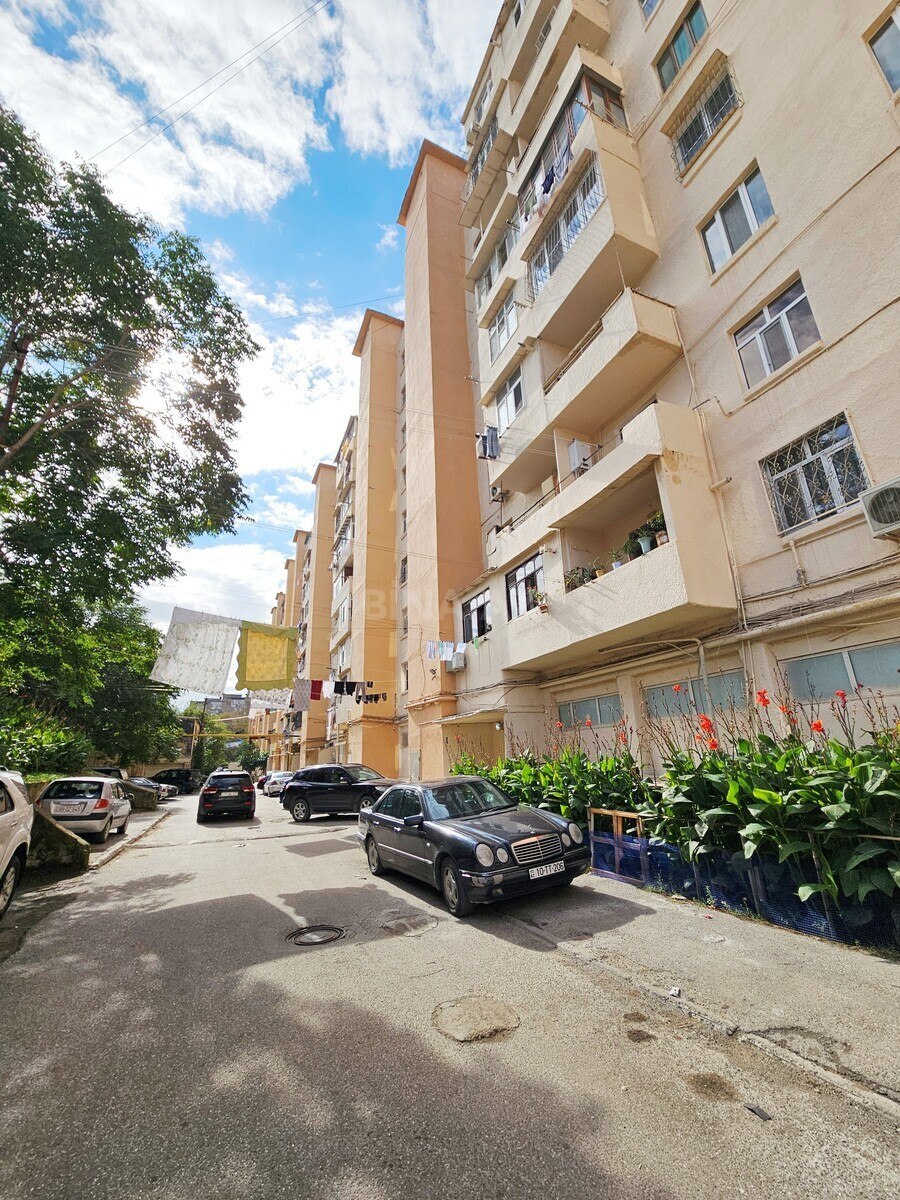 3 otaqlı Köhnə tikili, Neftçilər m., Bakı