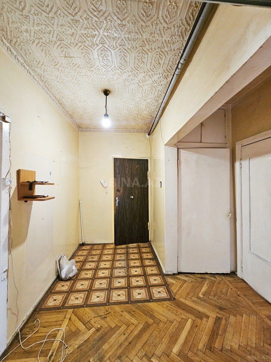 3 otaqlı Köhnə tikili, Neftçilər m., Bakı