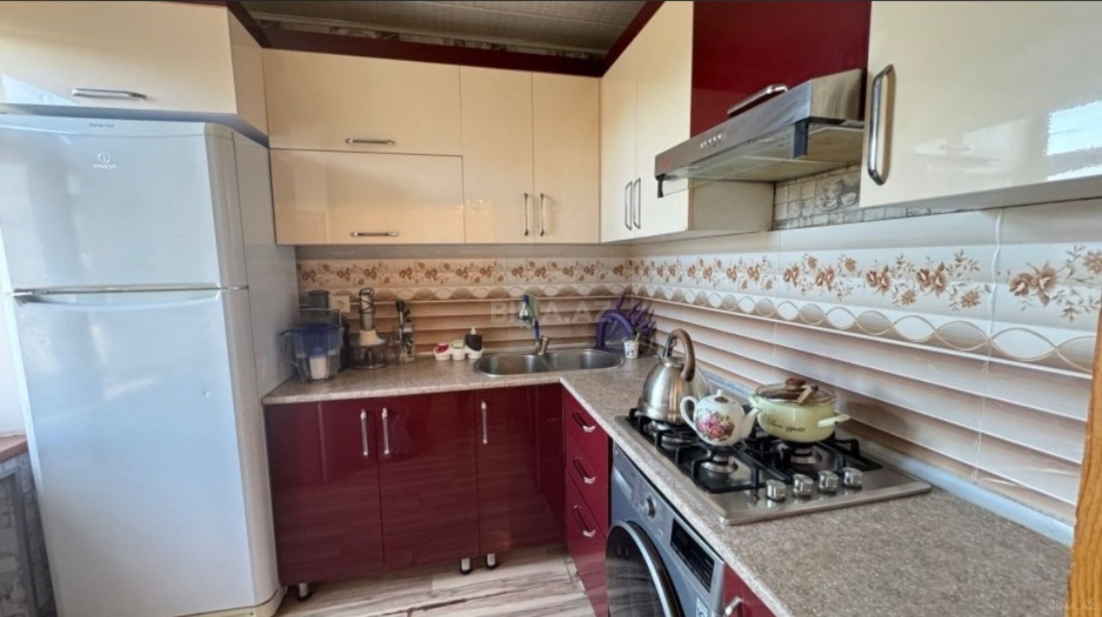 4 otaqlı Köhnə tikili, Həzi Aslanov m., Bakı