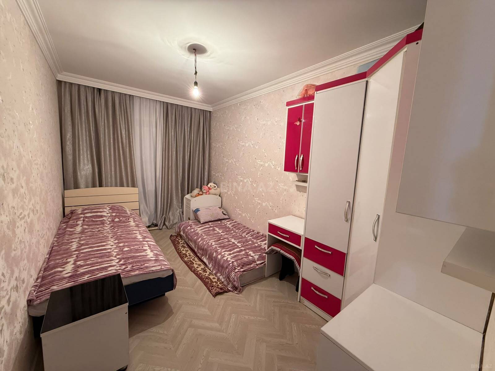 3 otaqlı Köhnə tikili, Xalqlar Dostluğu m., Bakı