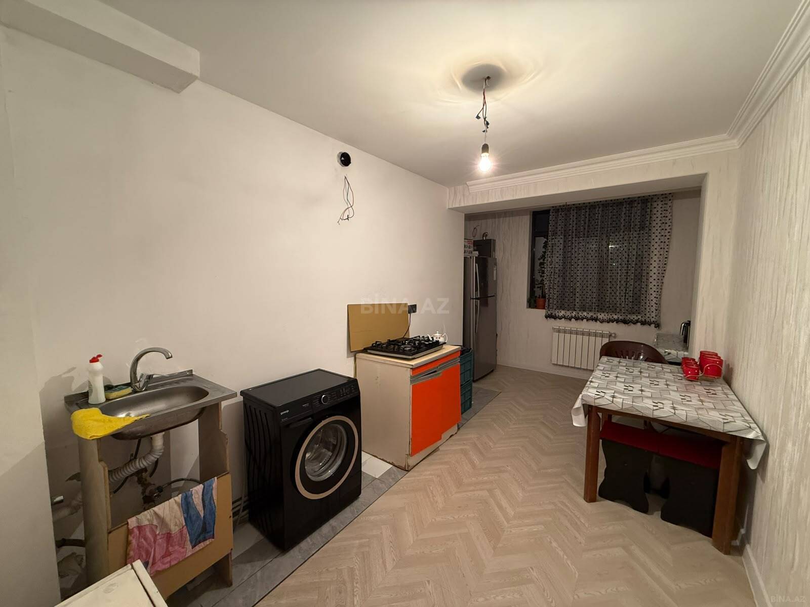 3 otaqlı Köhnə tikili, Xalqlar Dostluğu m., Bakı