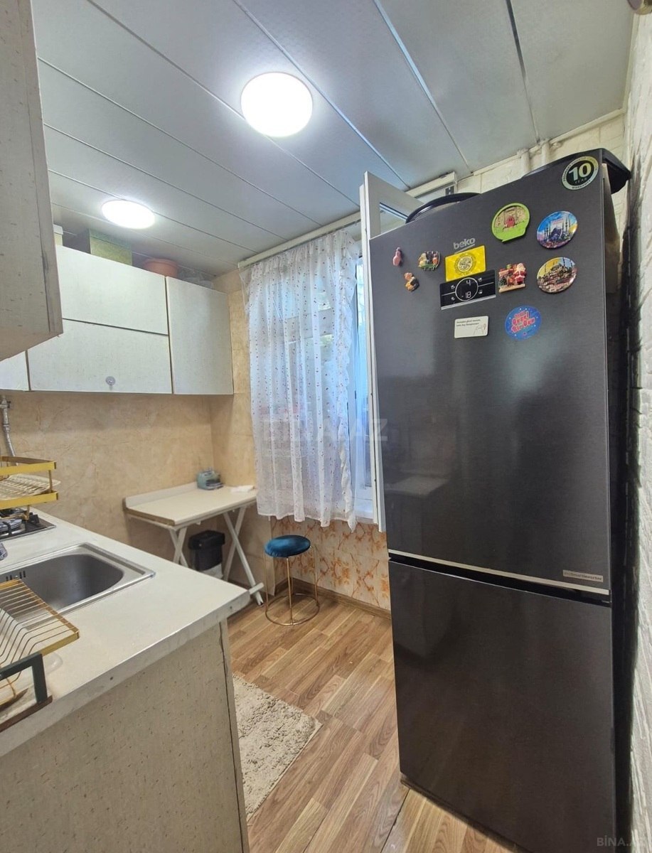 2 otaqlı Köhnə tikili, Elmlər Akademiyası m., Bakı