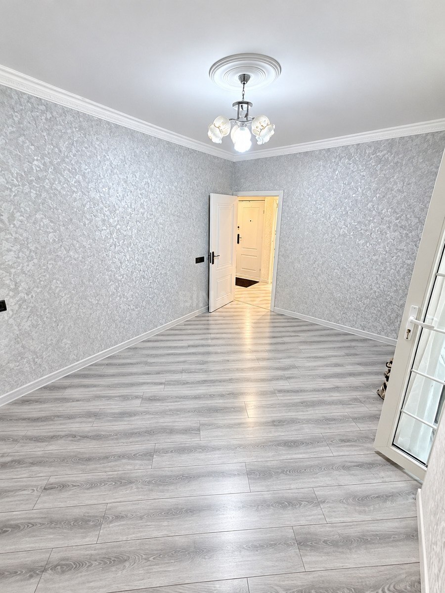 3 otaqlı Köhnə tikili, Həzi Aslanov m., Bakı