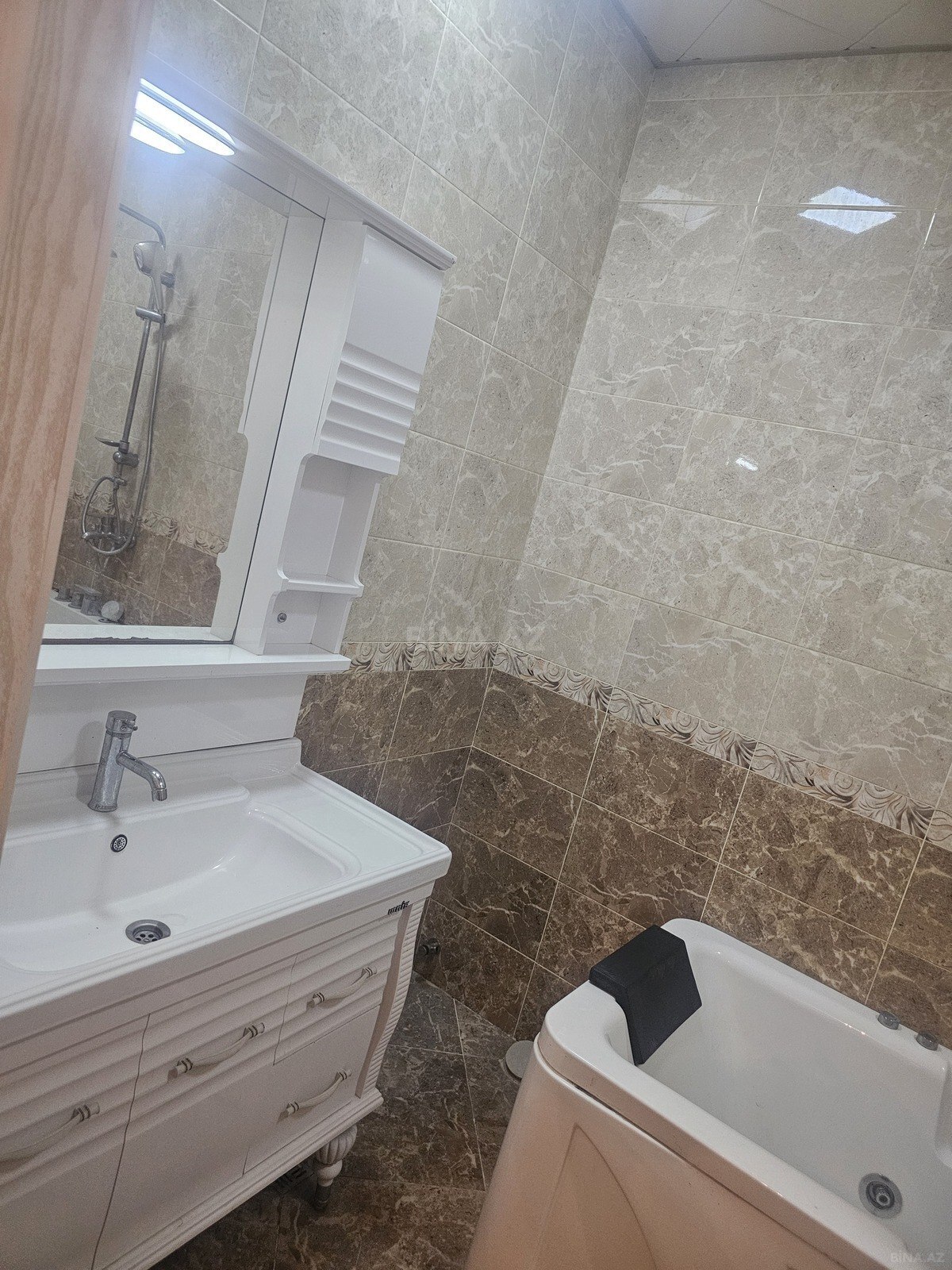 3 otaqlı Yeni tikili, 8 Noyabr m., Bakı