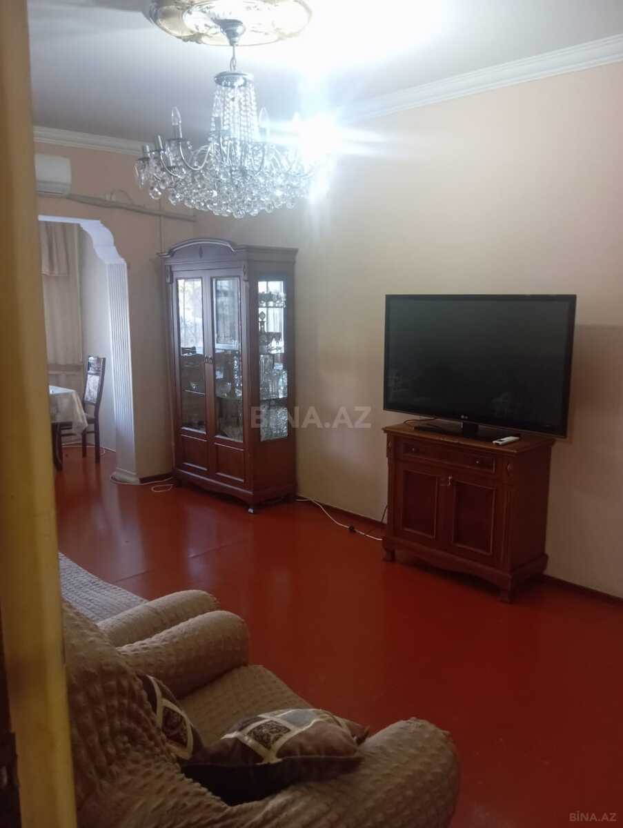 4 otaqlı Köhnə tikili, Xalqlar Dostluğu m., Bakı