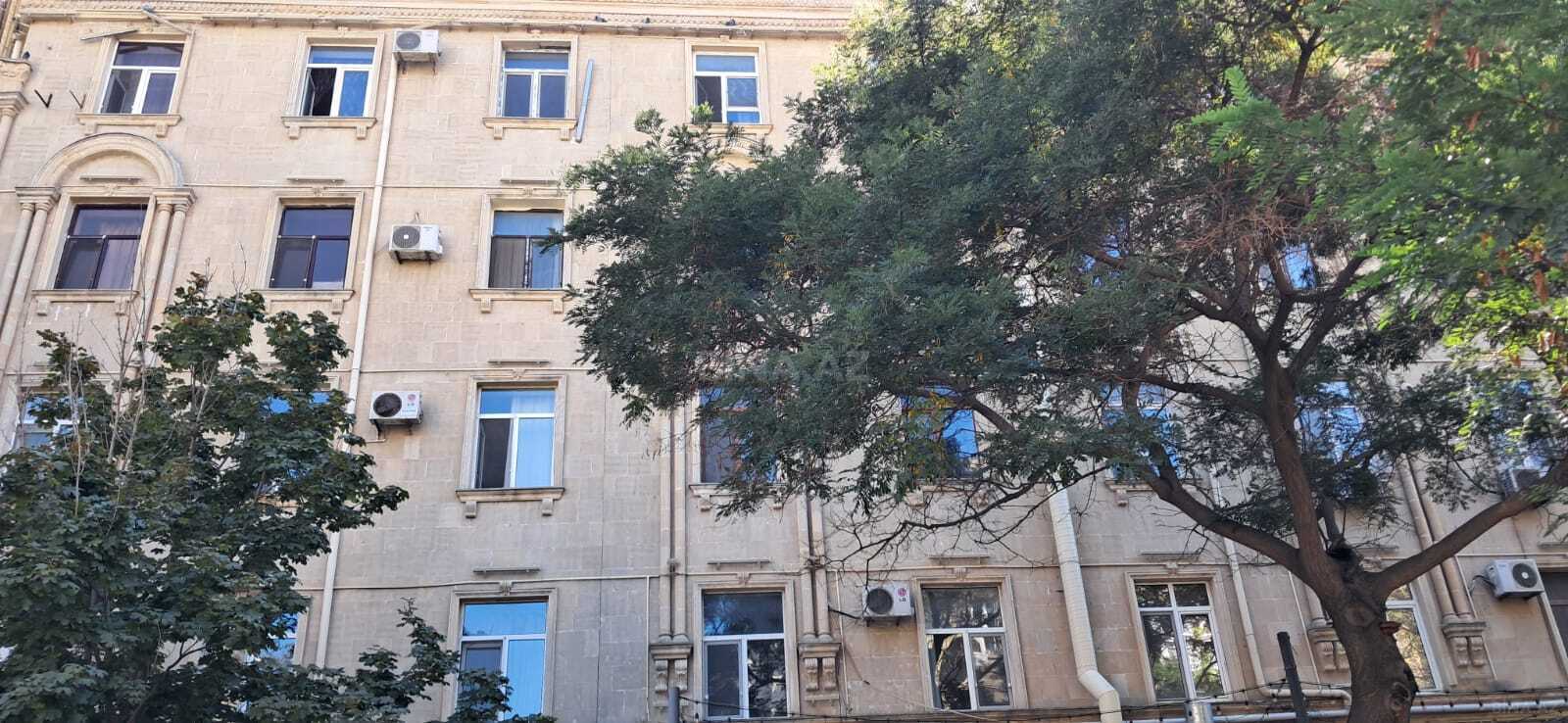 3 otaqlı Köhnə tikili, Elmlər Akademiyası m., Bakı