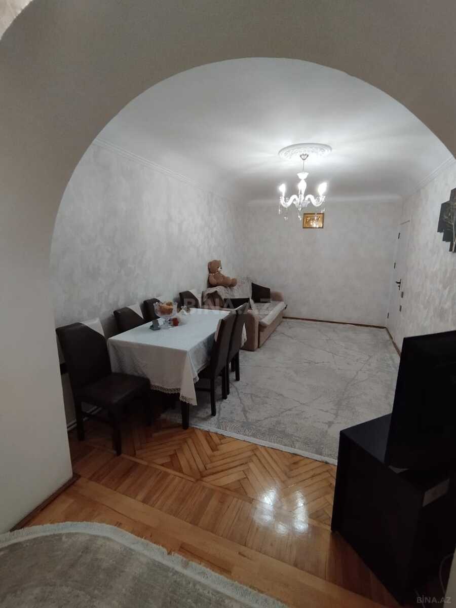 3 otaqlı Köhnə tikili, Həzi Aslanov m., Bakı