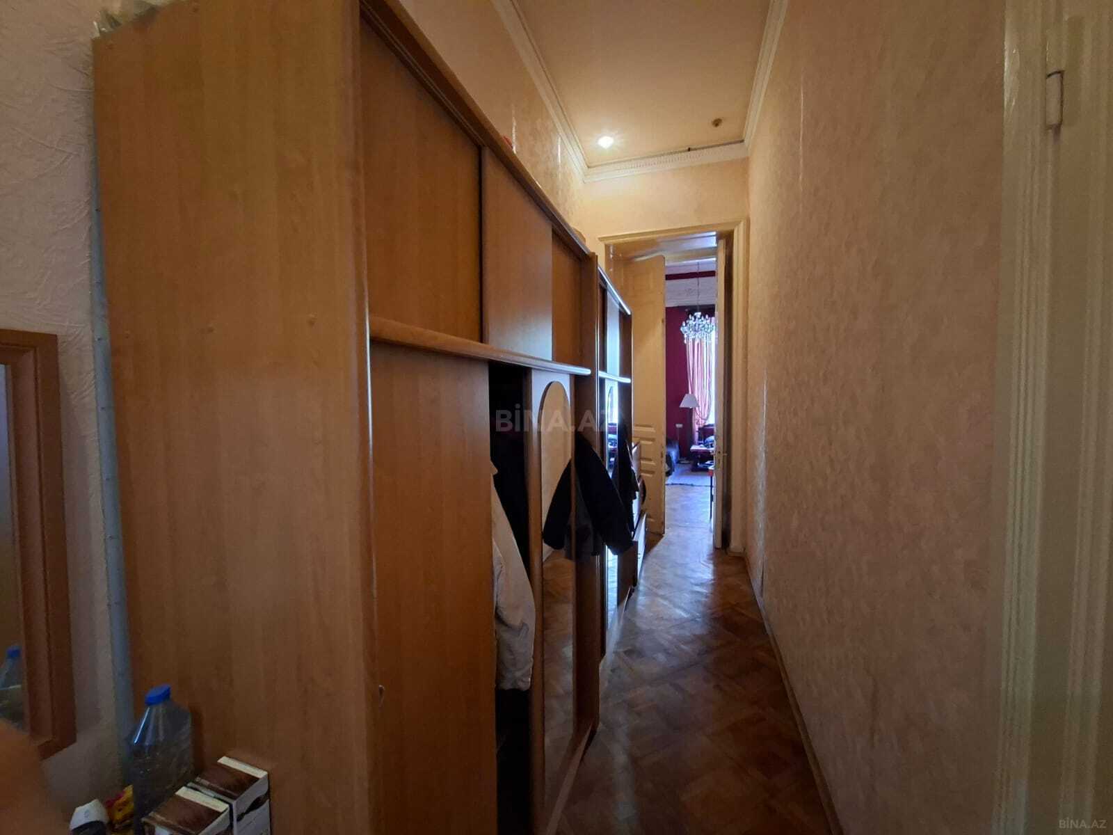 4 otaqlı Köhnə tikili, 28 May m., Bakı
