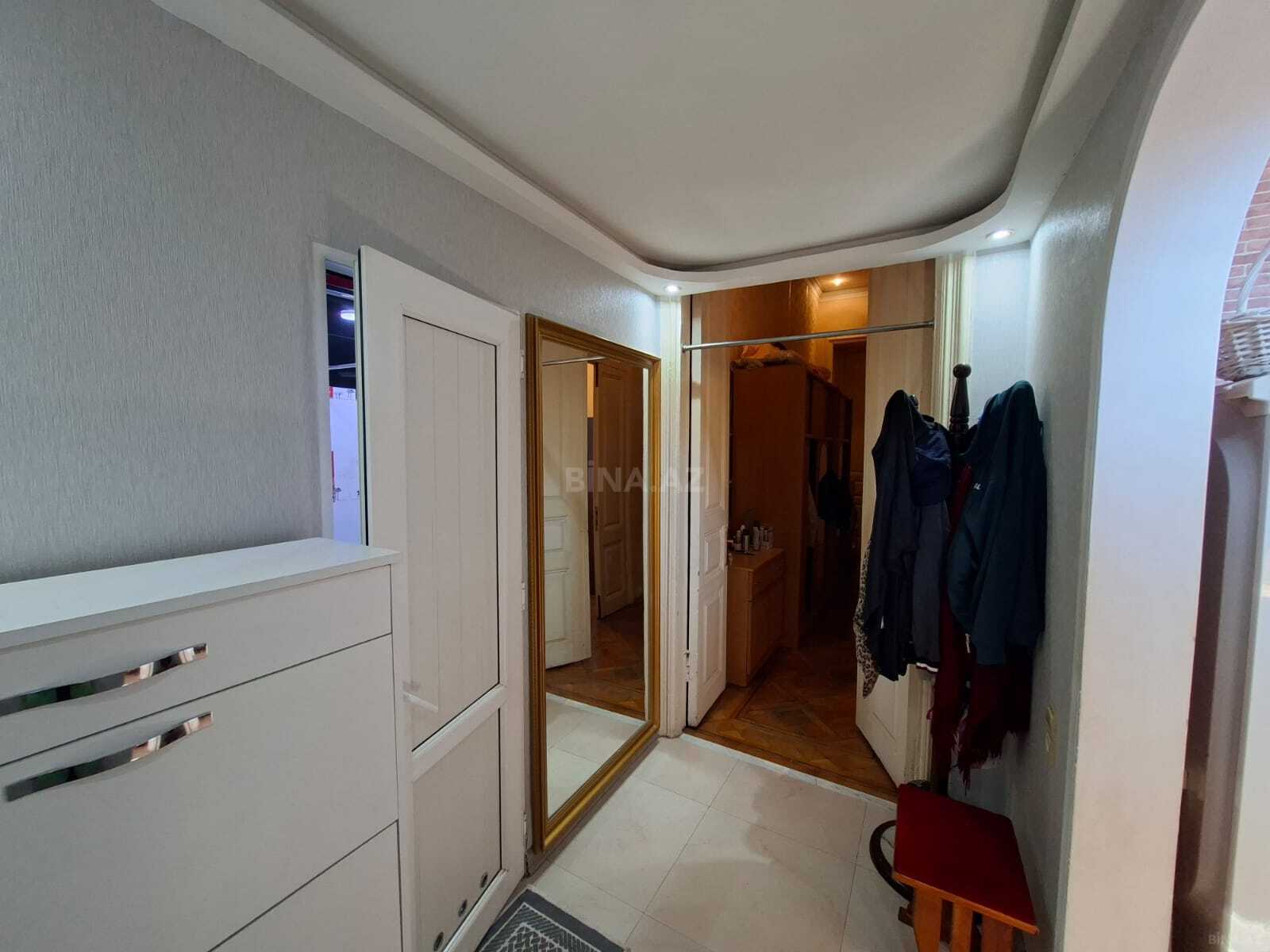 4 otaqlı Köhnə tikili, 28 May m., Bakı