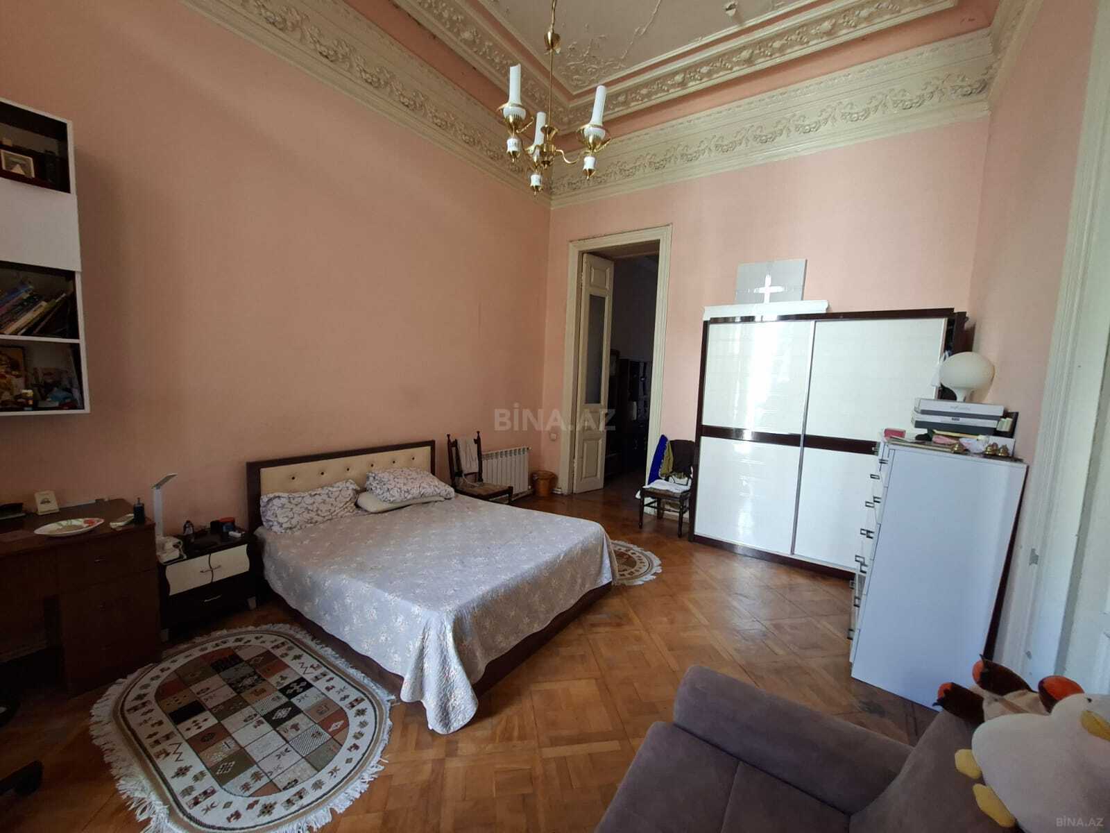4 otaqlı Köhnə tikili, 28 May m., Bakı