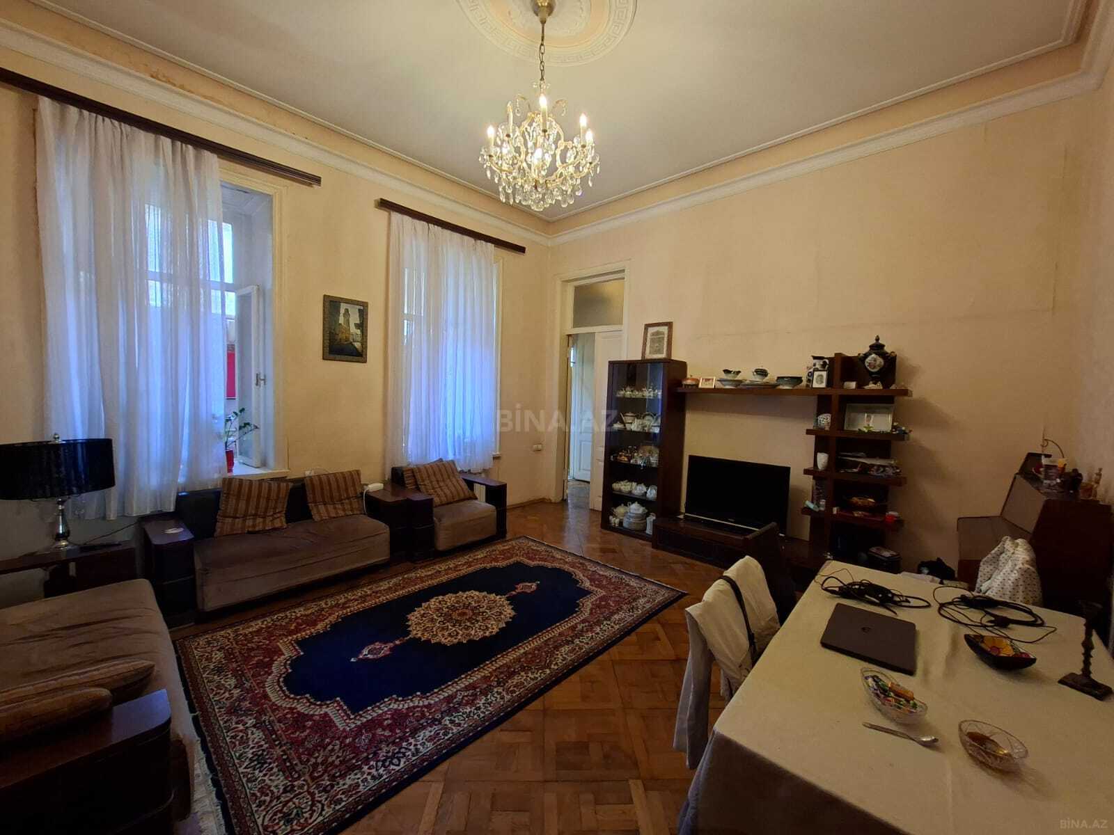 4 otaqlı Köhnə tikili, 28 May m., Bakı