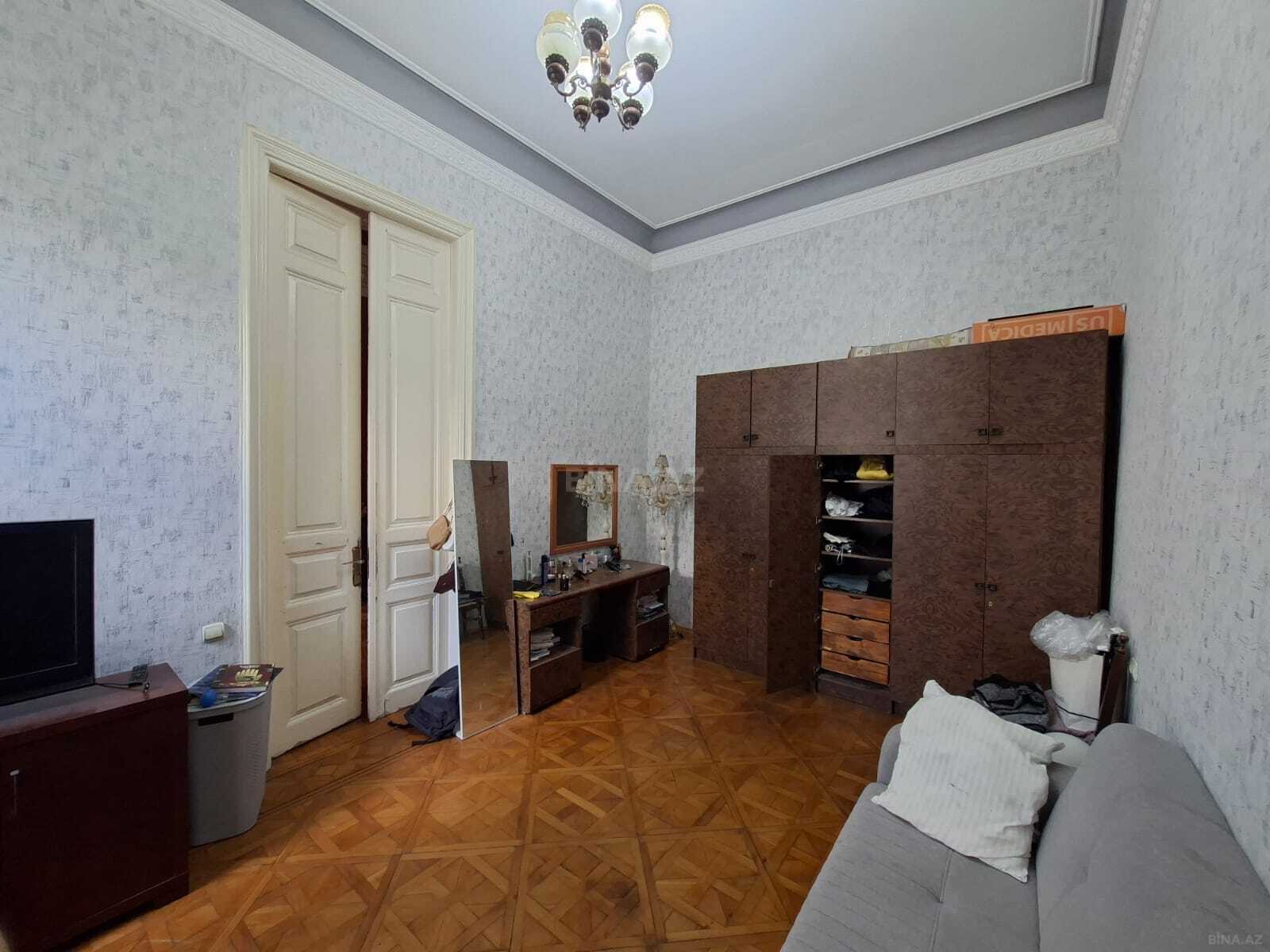 4 otaqlı Köhnə tikili, 28 May m., Bakı